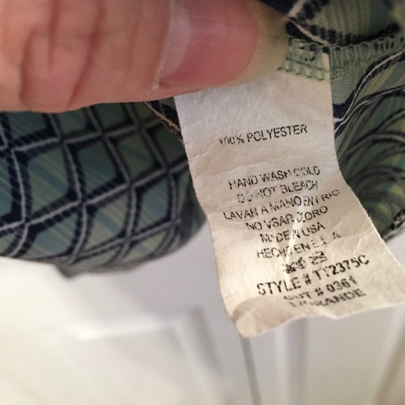 Lemon Tree Lightweight Blouse - Picture 4 of 5